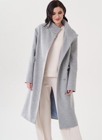 Женское пальто с воротником стойка