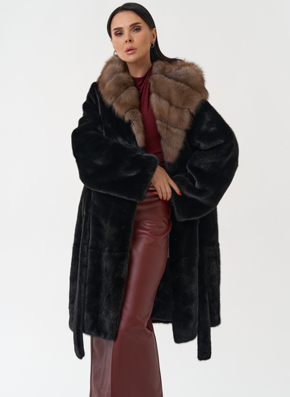 Норковая шуба с капюшоном из меха куницы