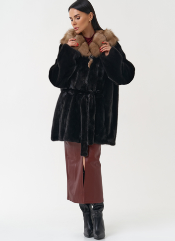Норковая шуба с капюшоном из меха куницы