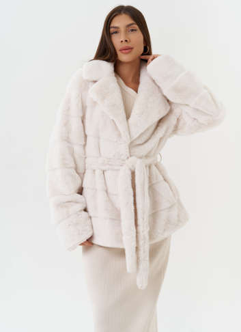 Короткая шуба из эко меха с английским воротником