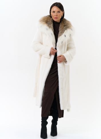 Шуба из белой  норки с капюшоном из рыси