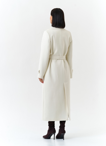 Женское пальто белого цвета