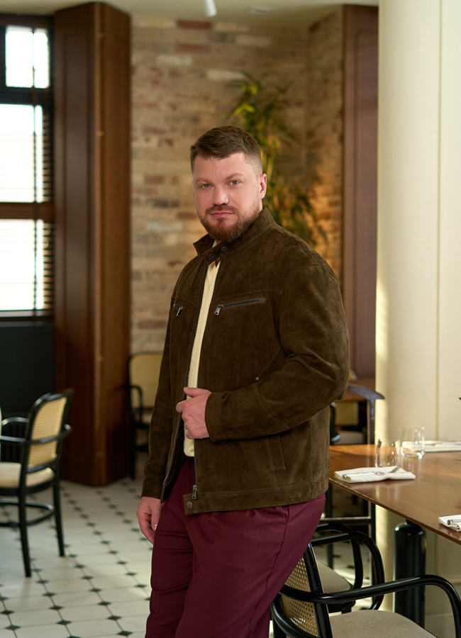 Мужская куртка из натуральной замши модель № 32710 меха малина