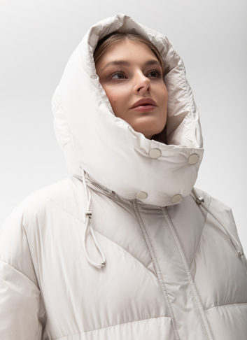 Женский пуховик с капюшоном 