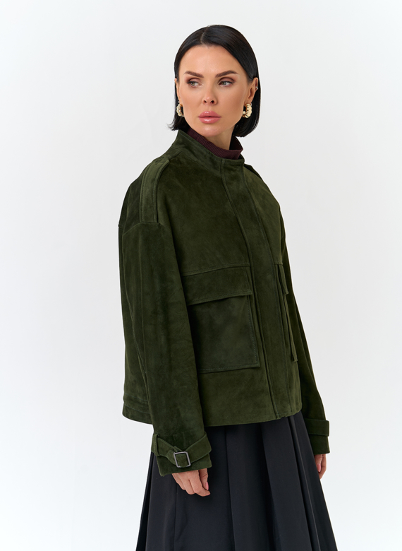 Женская куртка из натуральной замши зеленого цвета