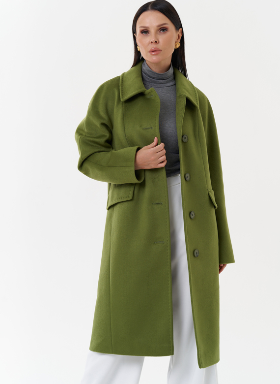 Женское пальто зеленого цвета с поясом