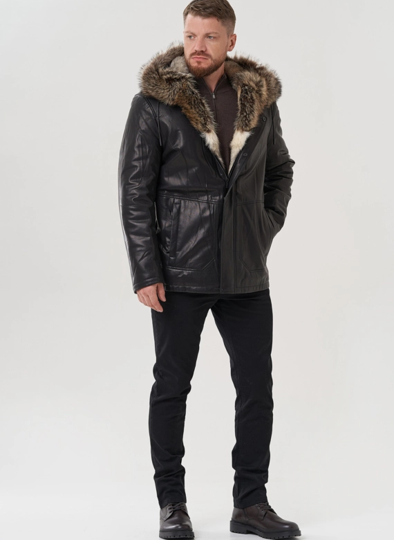 Мужская куртка с капюшоном на мехе из волка