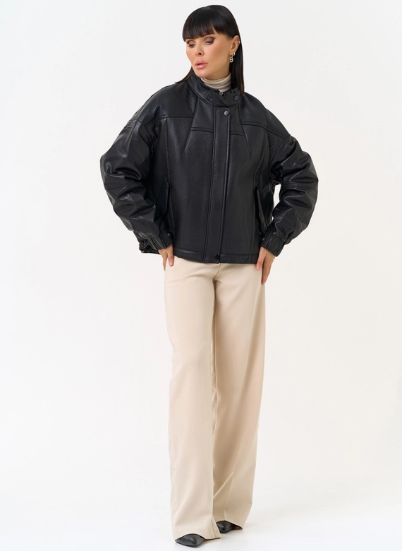 Женский пуховик из натуральной кожи черного цвета