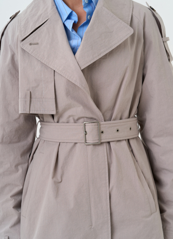 Женский плащ с поясом