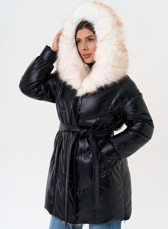Женский пуховик из эко кожи с отделкой из эко меха