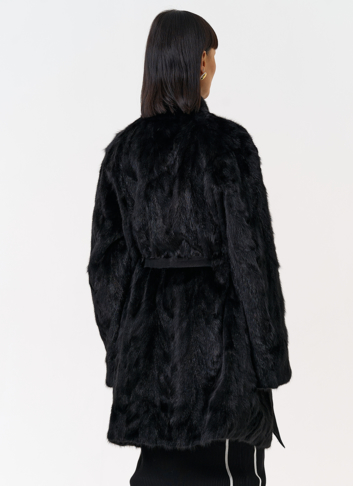 Женская шуба из меха норки в черном цвете