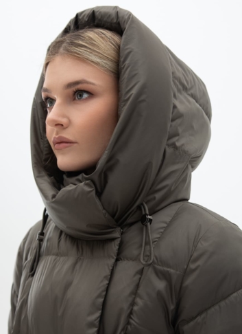 Женский пуховик с капюшоном