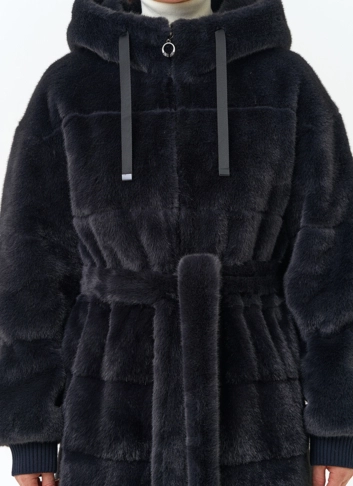 Женская шуба из эко меха с капюшоном фото