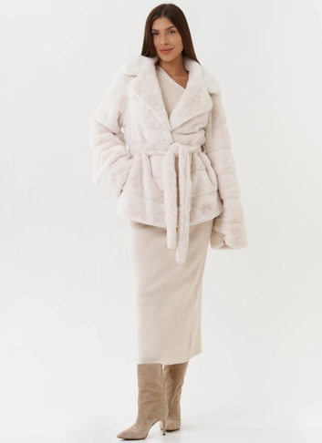 Короткая шуба из эко меха с английским воротником