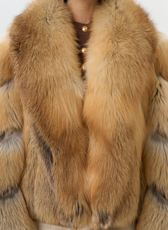 Укороченная шуба из меха рыжей лисы