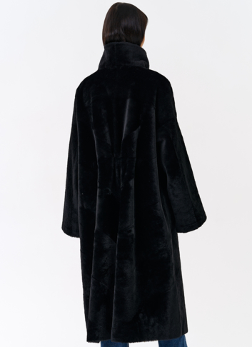 Женская натуральная дубленка черного цвета