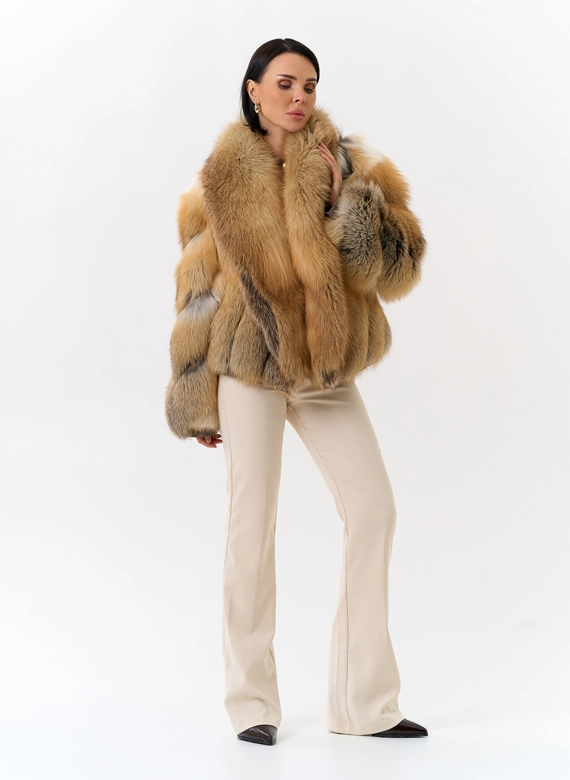 Укороченная шуба из меха рыжей лисы