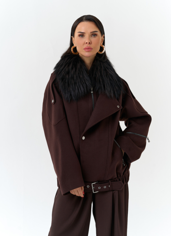 Женское укороченное пальто с отделкой из меха лисы