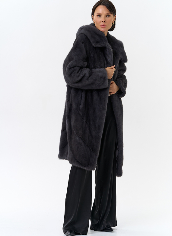 Женская шуба в сером цвете