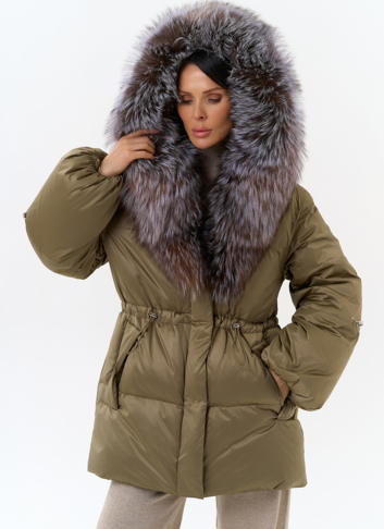 Женский пуховик с капюшоном из меха блюфрост