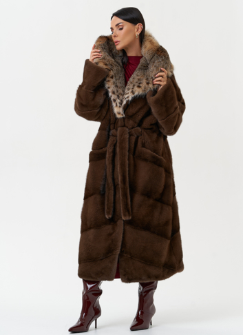 Женская шуба из меха норки с капюшоном из меха рыси