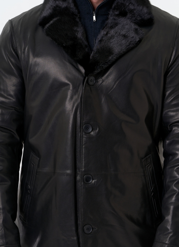 Мужская дубленка с английским воротником