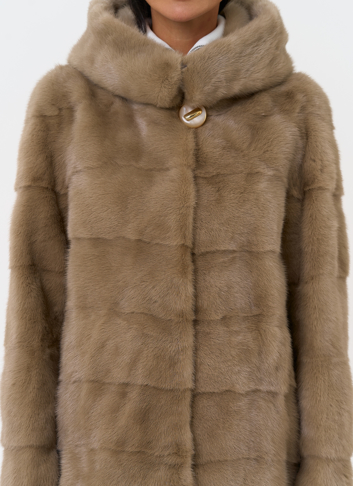 Короткая шуба с капюшоном