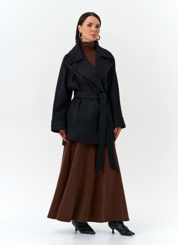 Женское укороченное пальто черного цвета