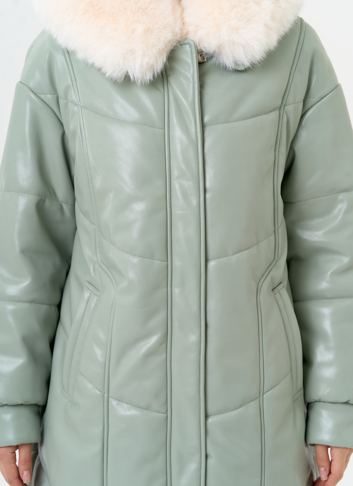 Женский пуховик из эко кожи с отделкой из эко меха