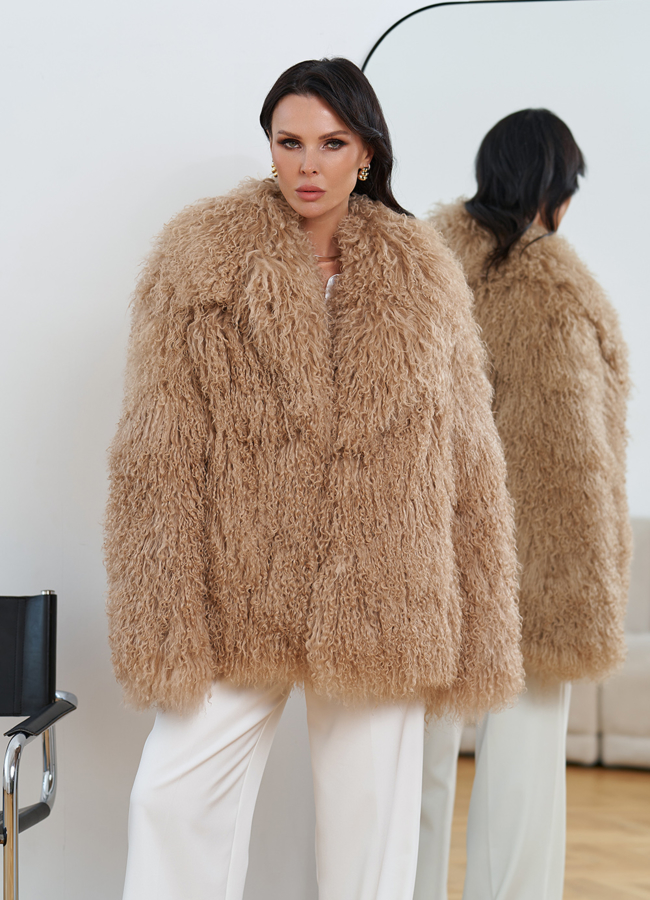 фото Женская шуба из меха ламы модель № 30631