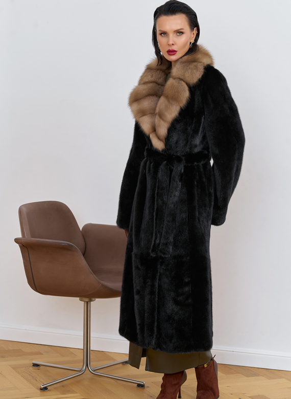 Шуба из меха норки с воротником из меха куницы